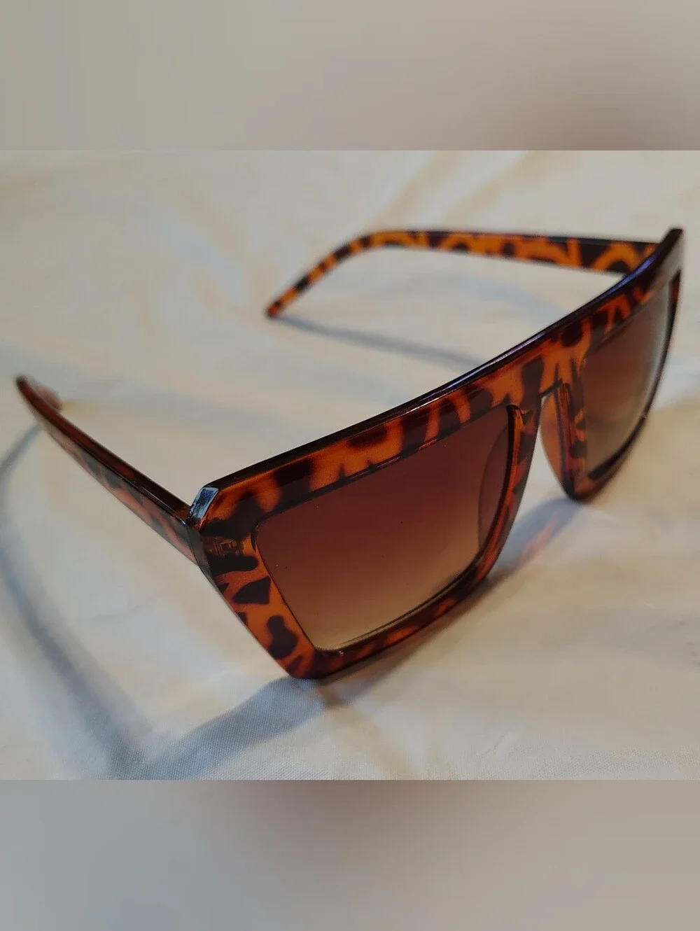 Quay Australia Tortoiseshell Orange & Brown 1366 Lense Cat 3 Sunglasses